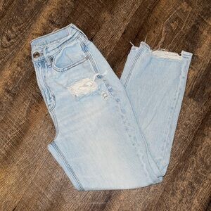 American eagle distressed woman’s jeans size 4R light wash AE
